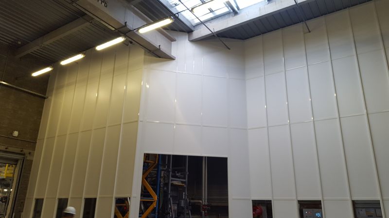 Installation de cloison aluminium grande hauteur à Genay