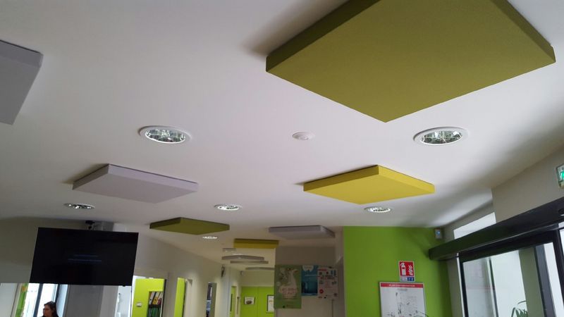 Installation de panneaux acoustiques 5 faces