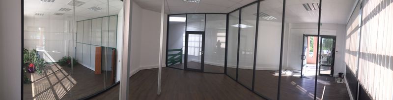 Mise en place de cloisons vitrées toute hauteur à Lyon