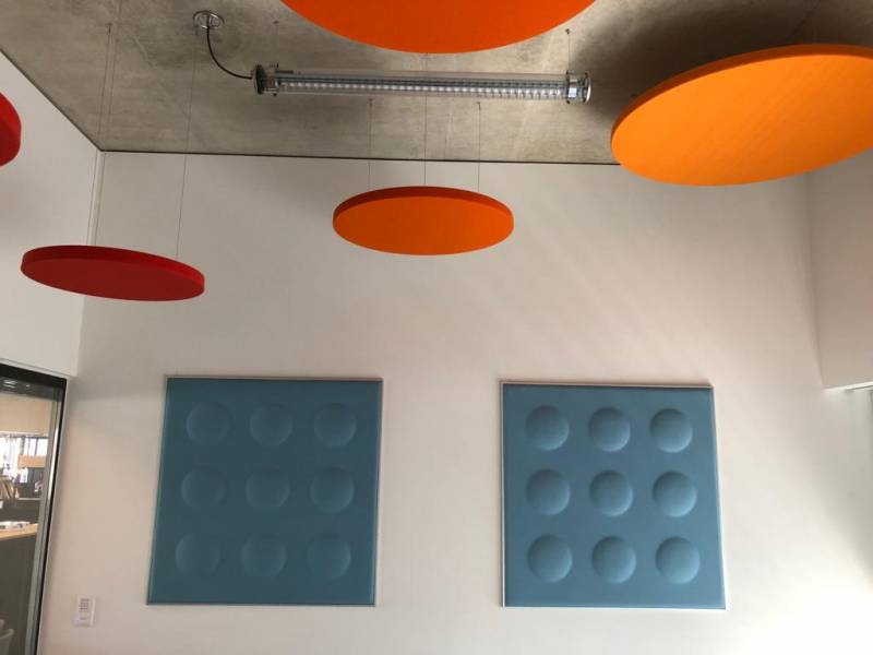 Installation de panneaux acoustiques en Suisse