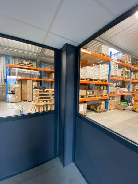 Installation de cabines industrielles avec mezzanine à Oyonnax, Plastics Vallée (Ain, Jura)