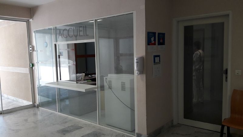 Création d'un espace accueil grâce à des cloisons amovibles