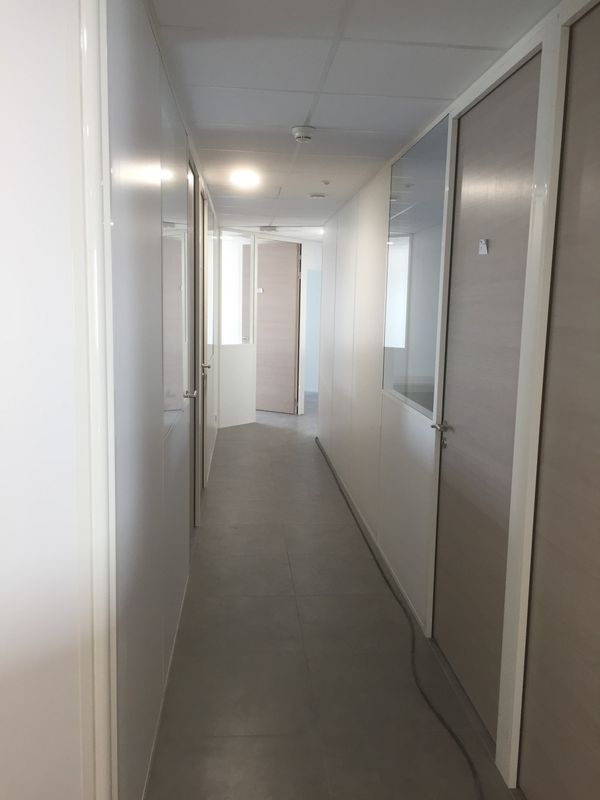 Installation de cloisons amovibles aluminium dans le Rhône