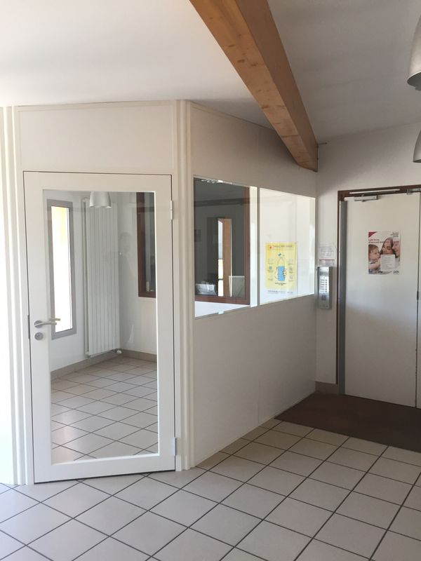 Création de cloisons aluminium semi-vitrée à Annecy