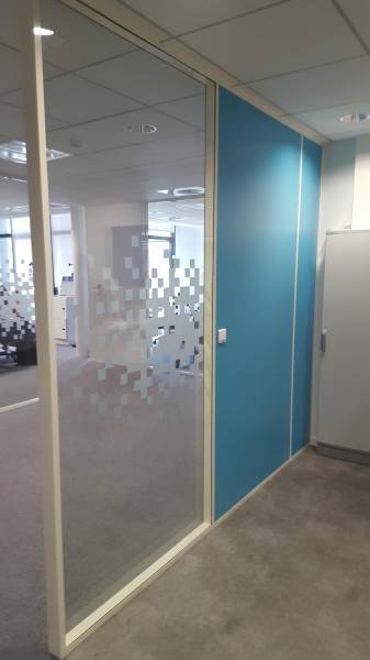 Installation de cloisons vitrées toute hauteur à Annecy